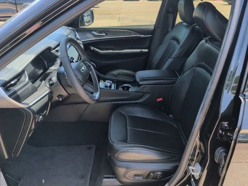 Used 2025 Jeep Grand Cherokee L Limited w/ Luxury Tech Group II RWD image 13