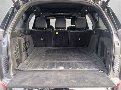 Used 2020 Land Rover Discovery HSE Luxury image 6