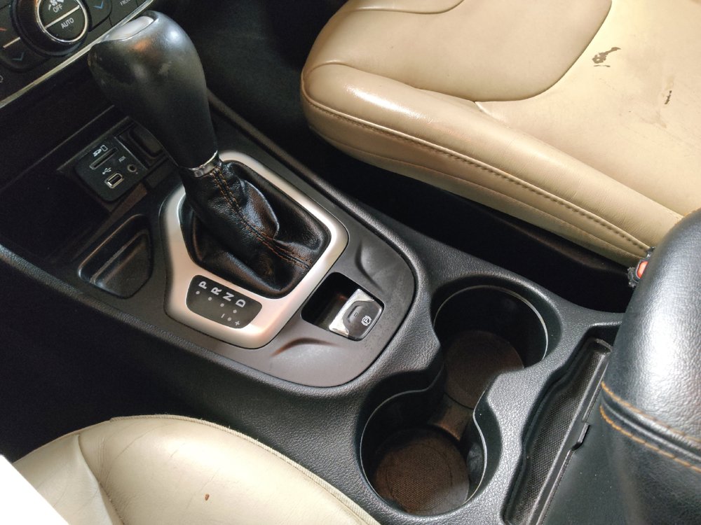 Used 2016 Jeep Cherokee Limited FWD image 26