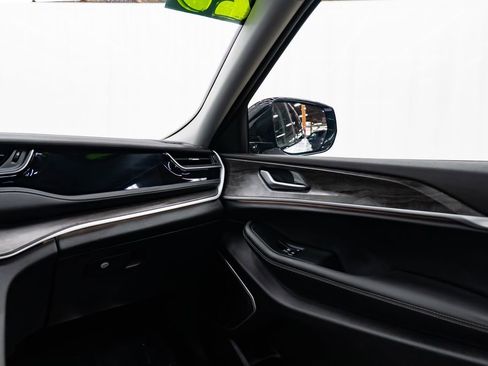 Used 2023 Jeep Grand Cherokee 4WD 4xe image 11