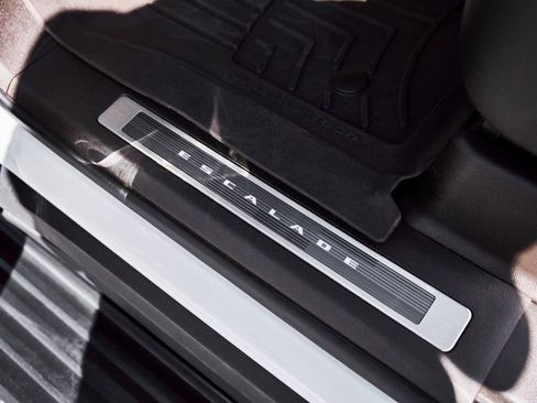 Used 2023 Cadillac Escalade ESV Sport w/ LPO, ONYX Package image 35