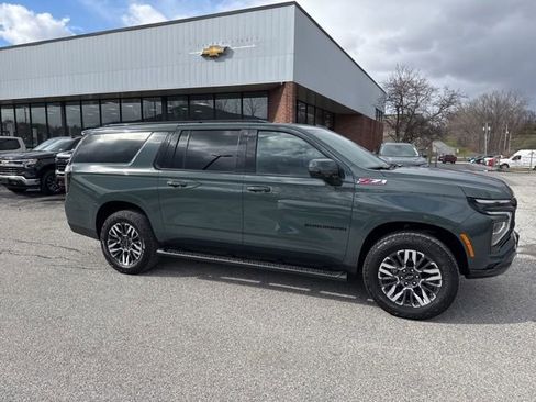 New 2026 Chevrolet Suburban Z71 w/ Z71 Off-Road Package AWD/4WD image 6