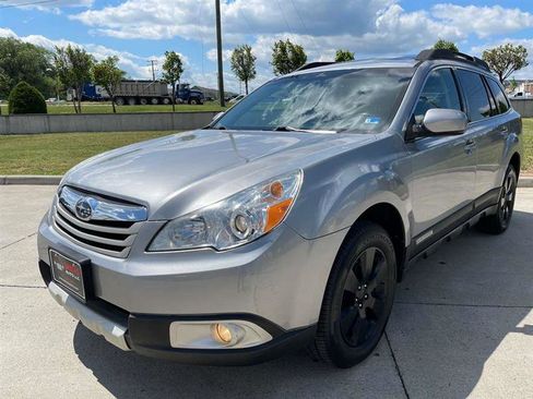 Used 2011 Subaru Outback 3.6R Limited w/ PWR Moonroof Pkg AWD/4WD image 2