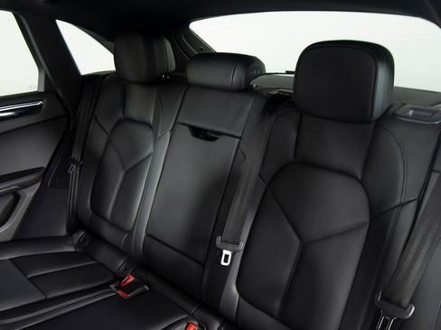 New 2026 Porsche Macan image 35