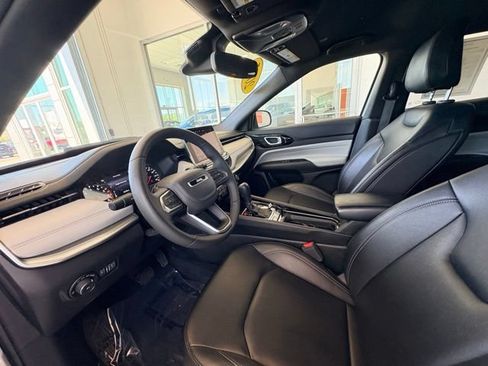 Used 2025 Jeep Compass Limited AWD/4WD image 23