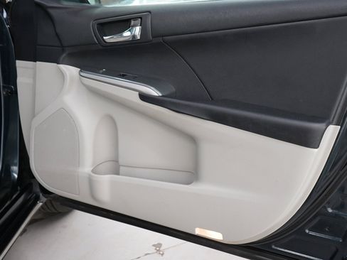 Used 2012 Toyota Camry LE FWD image 9