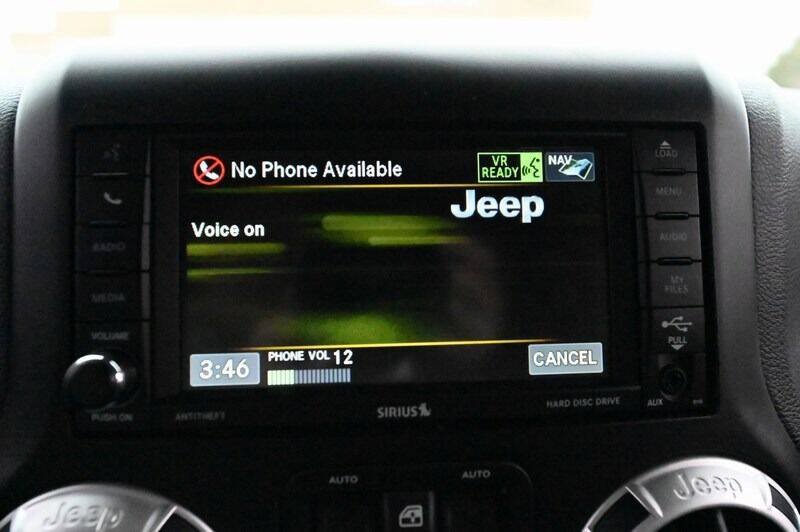 Used 2015 Jeep Wrangler Unlimited Sahara w/ Dual Top Group AWD/4WD image 23