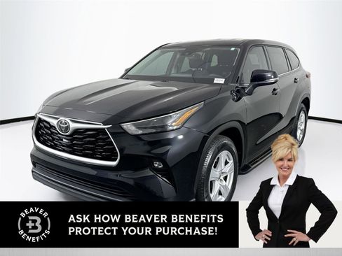 Certified 2022 Toyota Highlander LE image 1