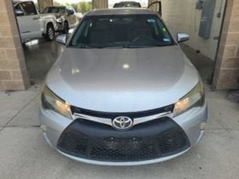 Used 2016 Toyota Camry SE FWD image 3