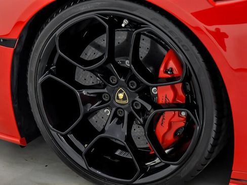 Used 2021 Lamborghini Huracan EVO RWD image 22