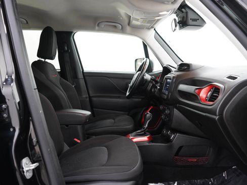 Used 2019 Jeep Renegade Trailhawk w/ Cold Weather Group II AWD/4WD image 12