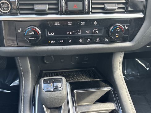 Used 2023 Nissan Pathfinder SL AWD/4WD image 21