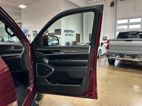 Used 2022 Jeep Wagoneer Series III image 46