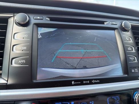 Used 2017 Toyota Highlander XLE image 29