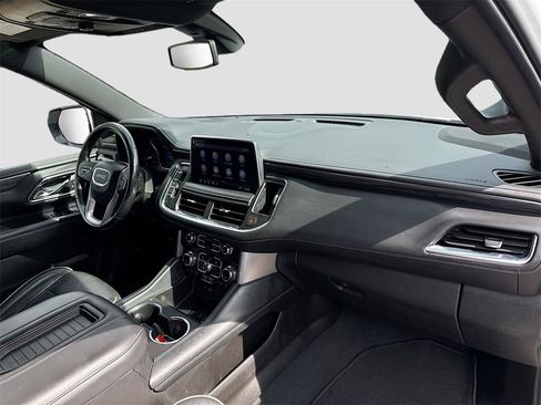 Used 2021 GMC Yukon XL SLT image 32