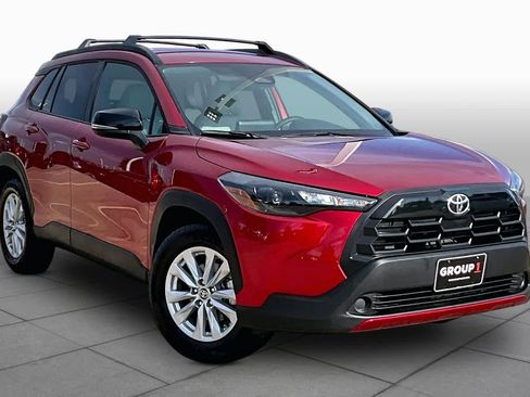 Used 2026 Toyota Corolla Cross LE FWD image 3