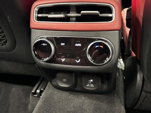 Used 2024 Genesis GV70 2.5T w/ Sport Prestige Package image 33