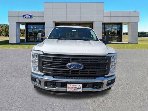 New 2025 Ford F250 XL w/ XL Chrome Package image 9