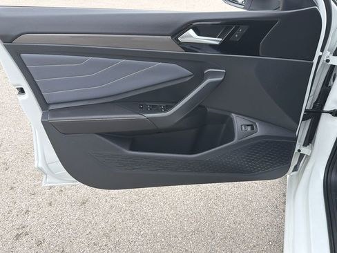 Certified 2025 Volkswagen Jetta SEL FWD image 9