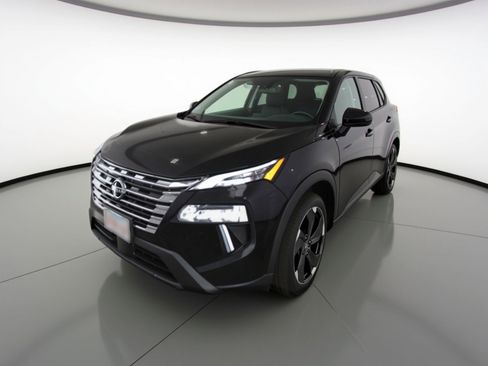 Used 2025 Nissan Rogue SV FWD image 3