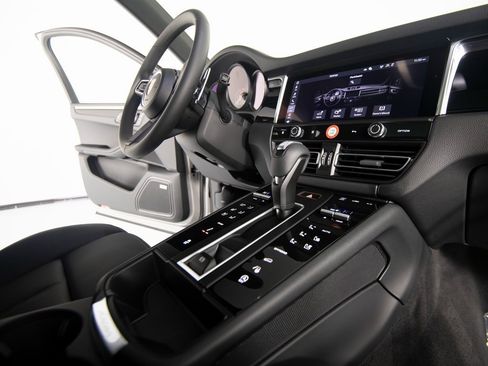 New 2026 Porsche Macan S image 27