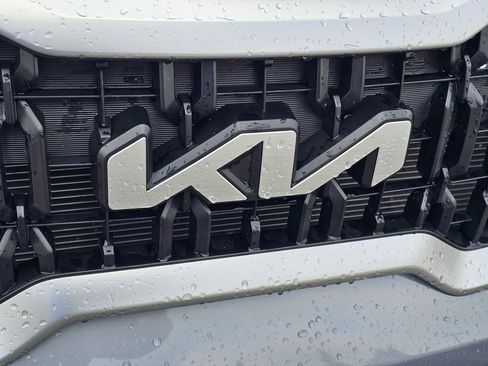 Certified 2025 Kia Telluride EX image 32