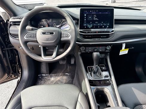 New 2026 Jeep Compass Latitude image 23