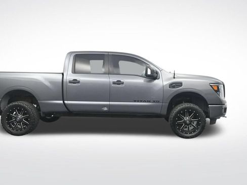 Used 2018 Nissan Titan SL w/ Midnight Edition AWD/4WD image 4