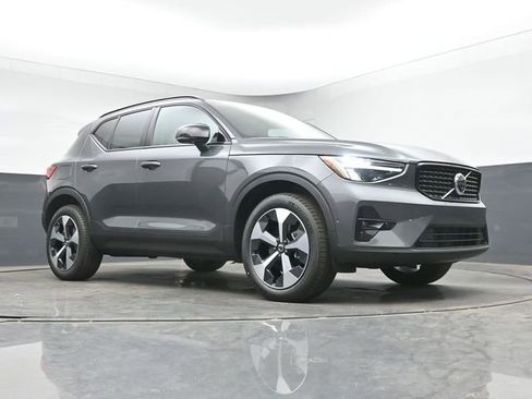 New 2026 Volvo XC40 B5 Plus w/ Protection Package Premier AWD/4WD image 38