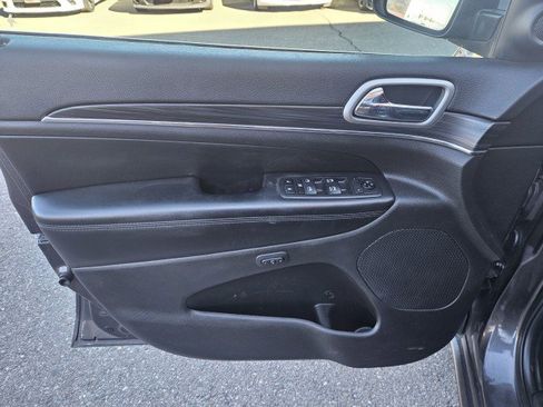 Used 2019 Jeep Grand Cherokee Limited image 9