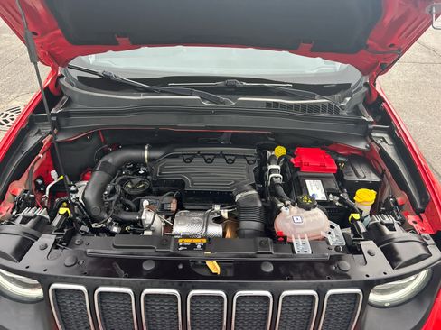 Used 2021 Jeep Renegade Latitude w/ Luxury Group I image 29