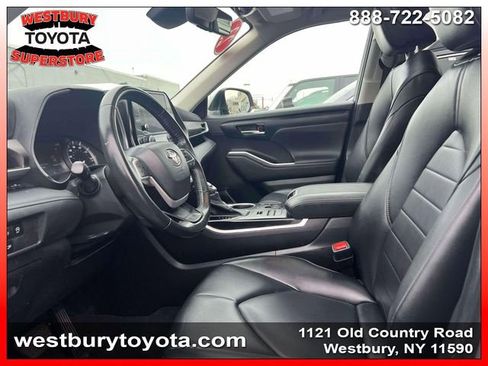 Used 2023 Toyota Highlander XLE image 19