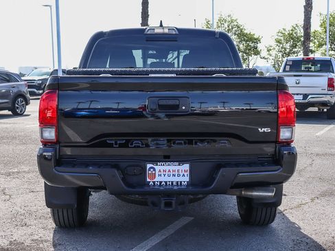 Used 2018 Toyota Tacoma TRD Sport w/ Technology Package image 7