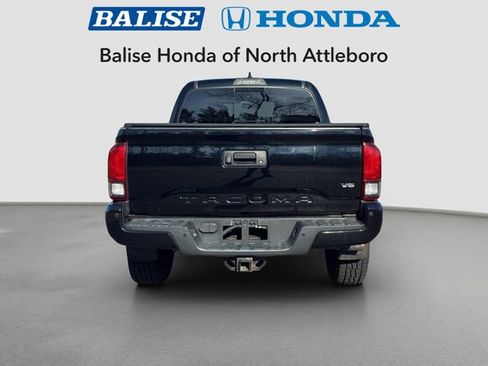 Used 2018 Toyota Tacoma TRD Off-Road w/ Technology Package image 4