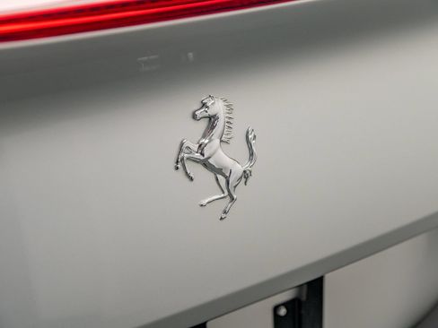 Used 2019 Ferrari Portofino RWD image 39
