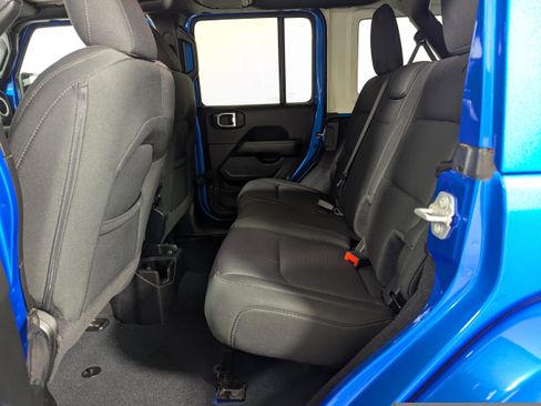 Used 2022 Jeep Wrangler Unlimited Sahara w/ LED Lighting Group image 8