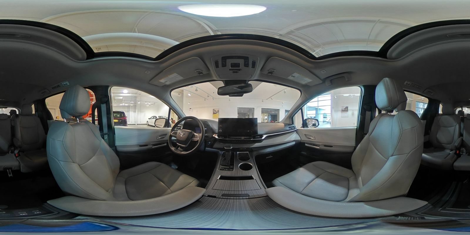 Used 2025 Toyota Sienna XLE FWD image 44