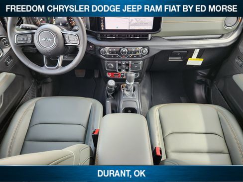 New 2025 Jeep Gladiator Mojave image 18