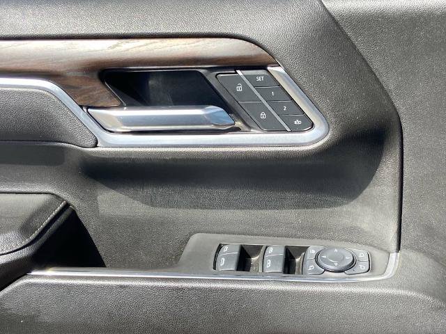 Used 2025 GMC Sierra 1500 SLT AWD/4WD image 19
