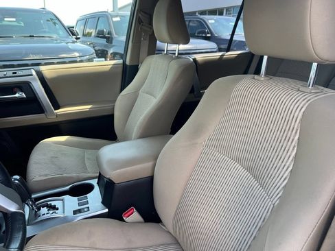Used 2016 Toyota 4Runner SR5 AWD/4WD image 9