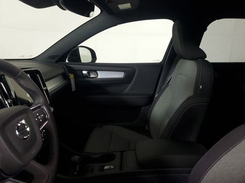 New 2026 Volvo XC40 B5 Core image 22