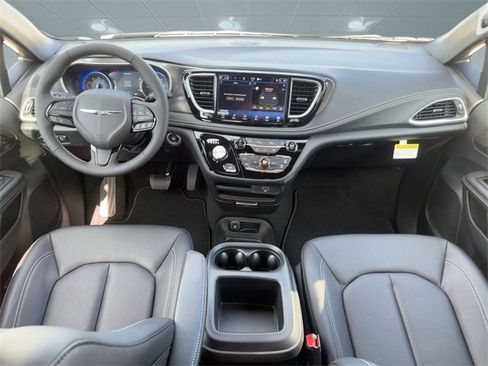 New 2026 Chrysler Pacifica Select w/ S Appearance Package image 16