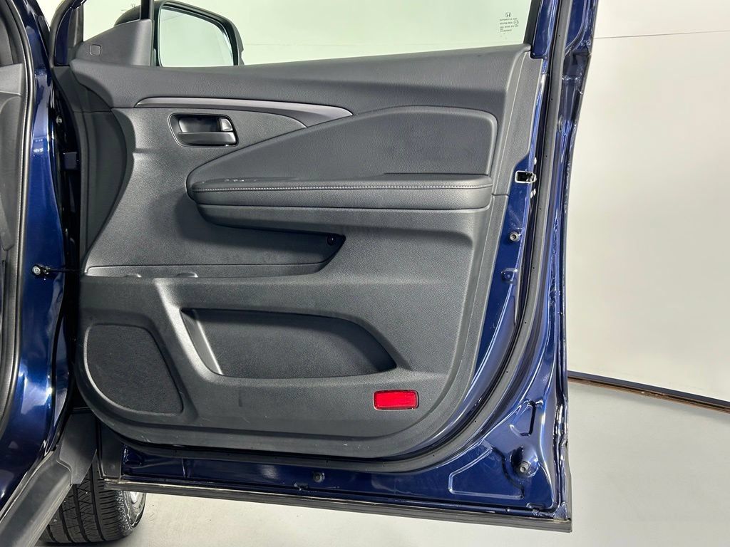 Used 2025 Honda Passport EX-L image 9