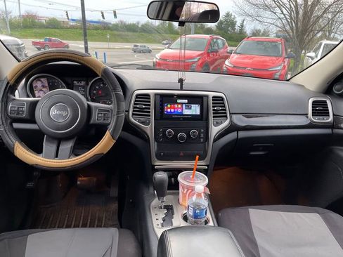 Used 2011 Jeep Grand Cherokee Laredo AWD/4WD image 9