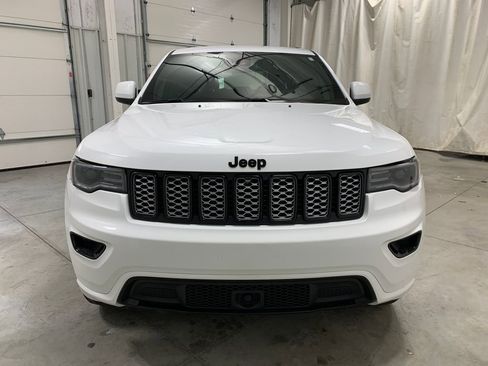 Used 2022 Jeep Grand Cherokee Laredo X image 30