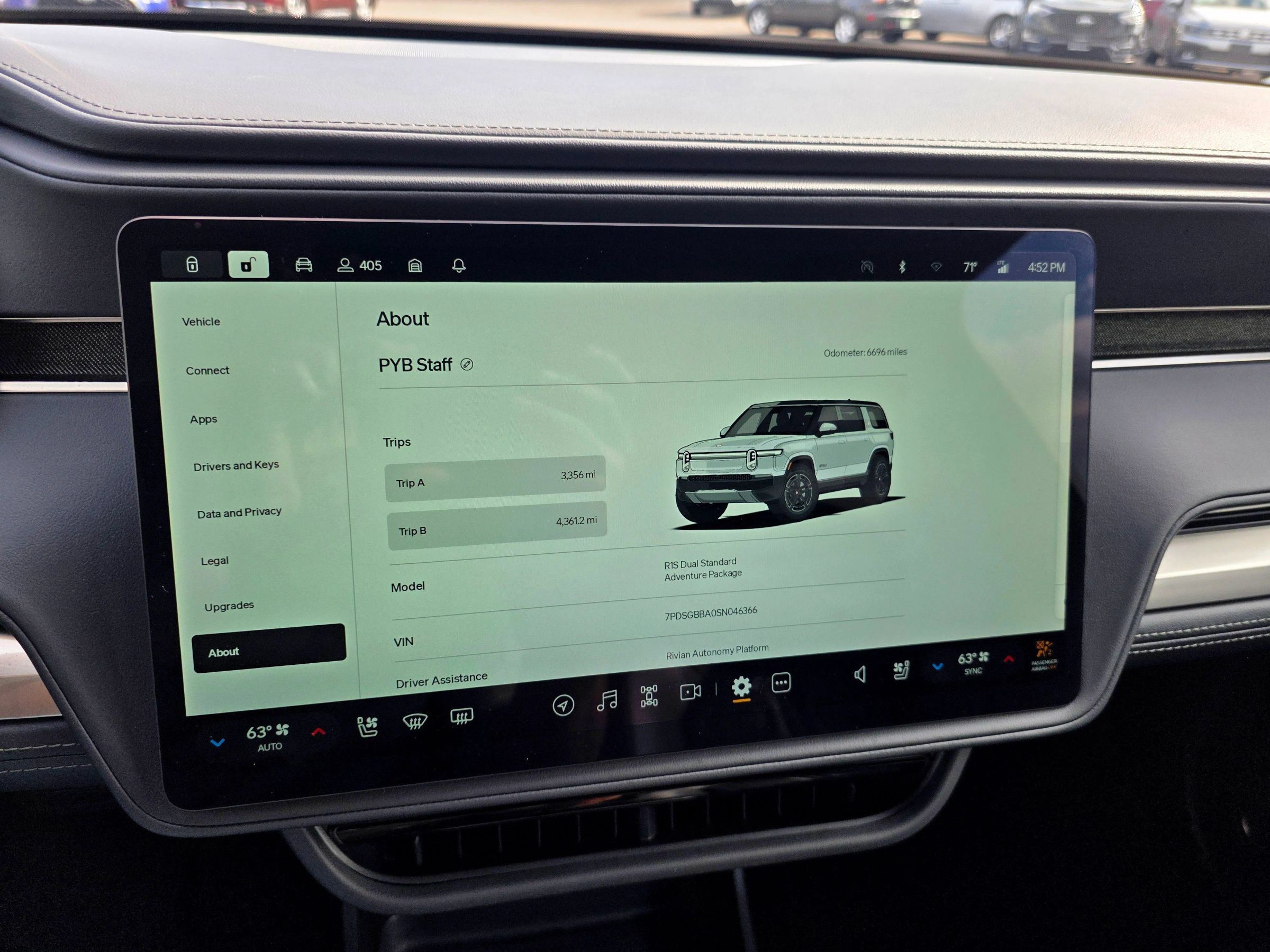 Used 2025 Rivian R1S Adventure Dual AWD/4WD image 15
