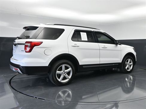 Used 2017 Ford Explorer XLT w/ Equipment Group 201A AWD/4WD image 5