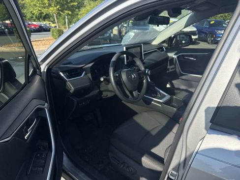 Used 2025 Toyota RAV4 XLE AWD/4WD image 3