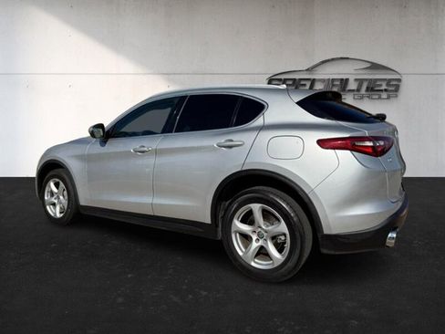 Used 2018 Alfa Romeo Stelvio AWD image 31