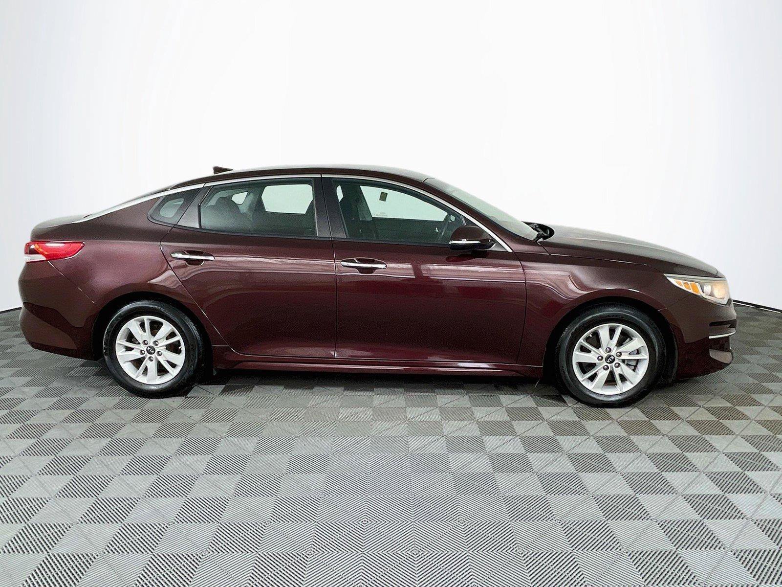 Used 2017 Kia Optima LX FWD image 11